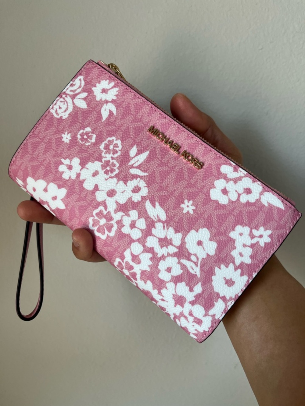 Michael Kors Wallet🎈🎈 - Picture 4 of 9